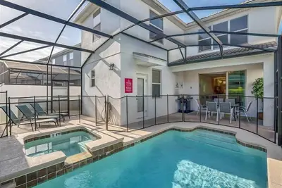 Image de Brand New Storey Lake 5  Bedroom 5 Bathroom Villa