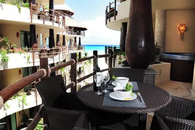Image de Winner of Top 25 in Luxury All  Mexico- Oceanfrt- 2/2 Beach Club #24