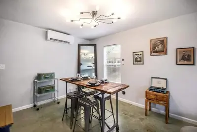 Image de Lavender House - Central Austin