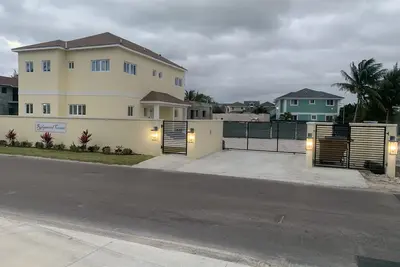 Image de Modern Townhouse Near Beach and Grocery Store