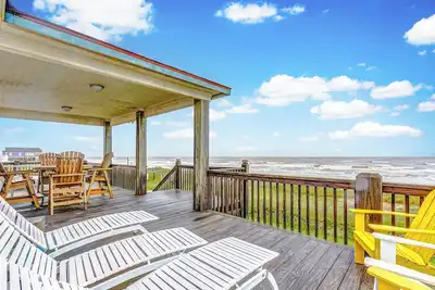Image de Sharky Fin's Ii-Beach Front-Cozy, 3 bedroom, 3 bath home that sleeps 9.