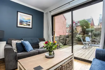 Image de Family-friendly apartment with an attractive garden and private parking.