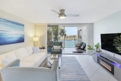 Endless Summer, Jupiter Walk to Beach & Restaurants!