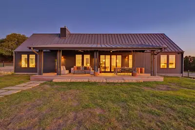 Image de Luxury Bunkhouse, 14 Acres, Pool, Hot Tub & views