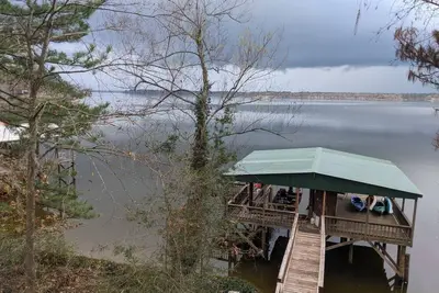 Image de Toledo Bend on Lanana Bay Waterfront Camp Boathouse Dock Subdivision Boat Launch