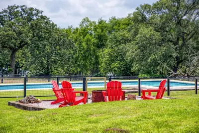 Image de ★ Pool, HotTub- Cardinal Cottage, RoundTop/Brenham