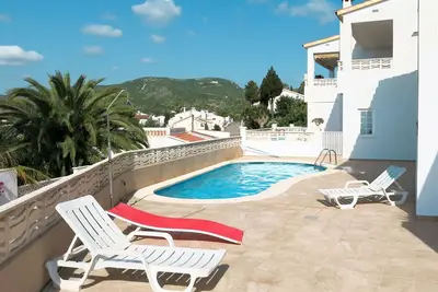 Agréable appartement pour 4 personnes avec Wifi, piscine, Tv, terrasse, animaux admis et parking