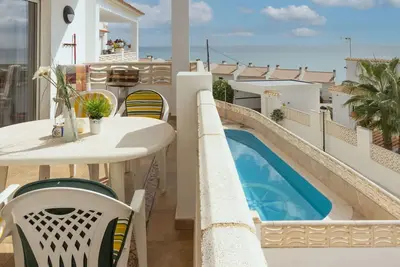 Agréable appartement pour 4 personnes avec Wifi, piscine, Tv, terrasse, animaux admis et parking
