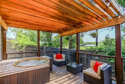 Image de Hip East Austin, Cold/Hot Tub, Groups/Pets Welcome