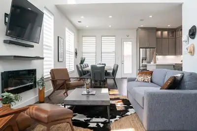 Image de Exclusive Design Magazine Featured Contemporary Western Home