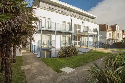 Image de 1 Blue Waters, country holiday cottage, with a garden in Southbourne