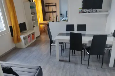 Appartement refais à neuf ds maison de maître, très proche du centre ville