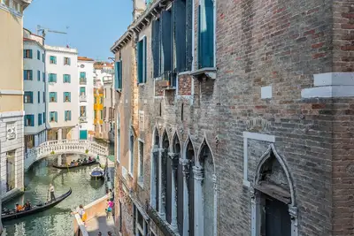 Image de Contemporary apartment with Canal View near San Marco