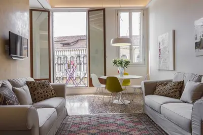 Image de Bright Apartment with open view on Campo Santo Stefano
