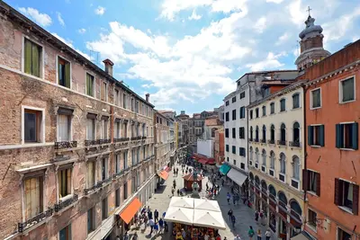 Image de Bright Airy Apartment only steps from the Rialto Bridge