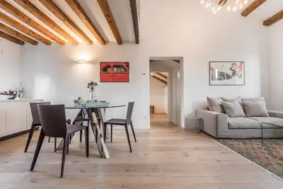 Image de Bright and Graceful Top Floor with Terrace in Dorsoduro