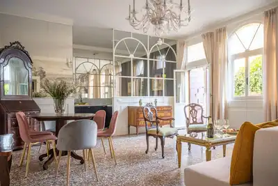 Image de San Marco Elegant Apartment with Tall Arched Windows