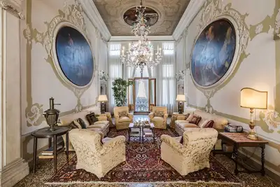 Image de Exquisite Renaissance Palazzo with Magnificent Interior