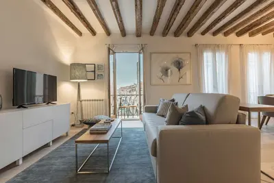 Image de Modern and Radiant Apartment with Stunning Canal View