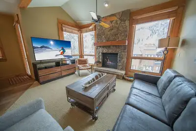 Image de Cozy Mountain Retreat with access to a Hot Tub