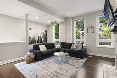 Image de Luxurious Lincoln Park Home w/ Rooftop +parking