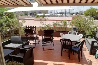 Image de Appart grand standing vue port 6pers-climatisé 40m2 terrasse aménagée 300m plage