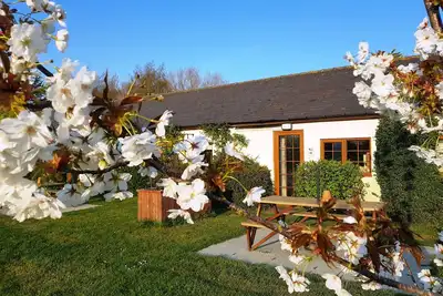 Image de Pretty holiday cottage at Hawthorn Farm with lovely views of the donkey paddocks