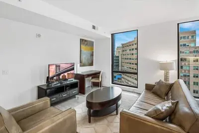 Image de Spacious w/ Full Kitchen & In-unit Washer/Dryer | Reston