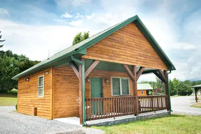 Image de Private cabin with two full beds. Ada accessible.