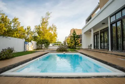 Image de Villa Fitz: Sun-lit, spacious & modern beach villa (with private pool & wifi)