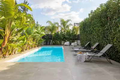 Image de Stylish Voula apartment close to Kavouri beach with shared pool