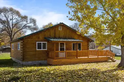 Image de Base Camp Cabin on Main