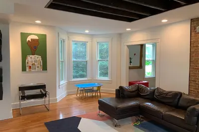 Image de Historic Charm Meets Livability in Downtown Naperville Home