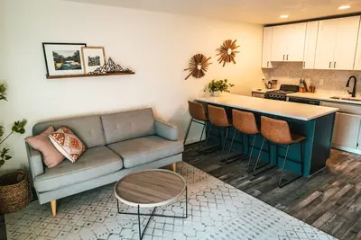 Image de Riverfront Condo 2 blocks to downtown Bend