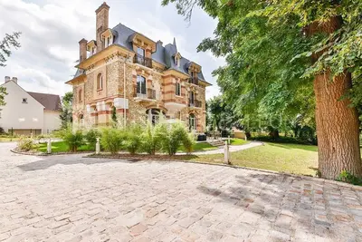 Loue Chateau à 30 mn de Paris, Roissy et 15 mn du Stade de France