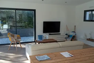 Image de A louer, villa avec piscine chauffée, proche des plages et du centre