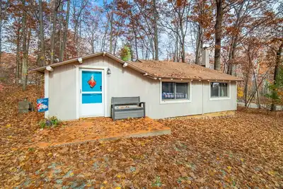 Image de Sunrise Cove is a cozy cabin located within sight of Higgins lake & state land