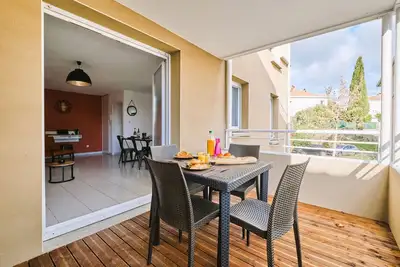 Image de ♥ All Comfort! Air conditioning, Swimming pool, City, Calm, Parking, Terrace, WiFi ♥