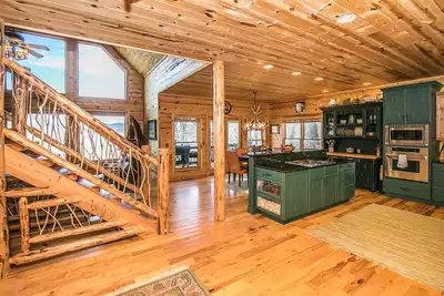 Image de Rustic Cabin 0. 4 miles from Lake Burton - 3 bedroom / 3. 5 bath - Beautiful views