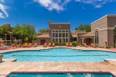 Image de Lovely ground floor 2 bedroom condo with office