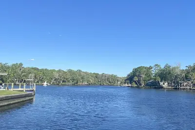 Image de Beautiful waterfront home! 5 Kayaks provided, Ice Machine, Minutes to springs