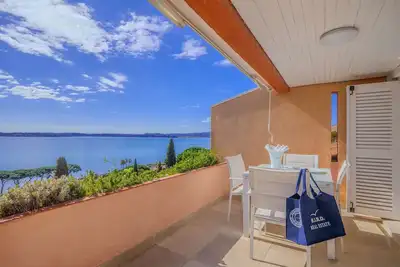 Image de Appartement 3 pièces avec vue panoramique mer, piscine et accès privé plage