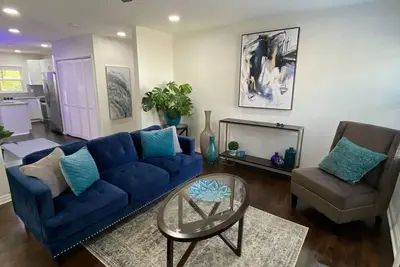 Image de 4 min to Falcons Stadium - Free Parking - easy Interstate access