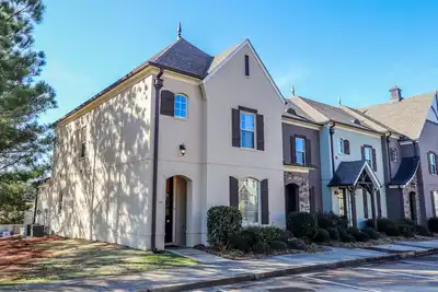 Image de Comfortable, Convenient and Well Appointed 3b/3. 5ba