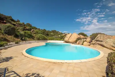 Image de Villa Ari avec vue sur mer, jardin et piscine partagée
