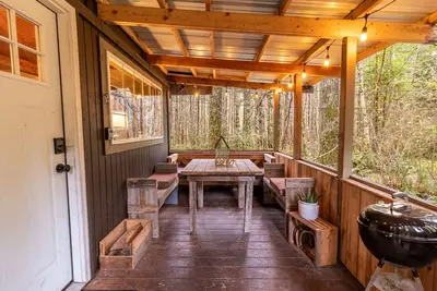 Image de Magical mountain retreat just 8 miles from Mount Rainier national Park!