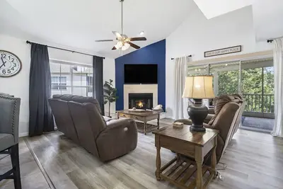 Image de Pointe Royale! Extra clean and ready for You! Walk to Pool, Golf, & Restaurant!