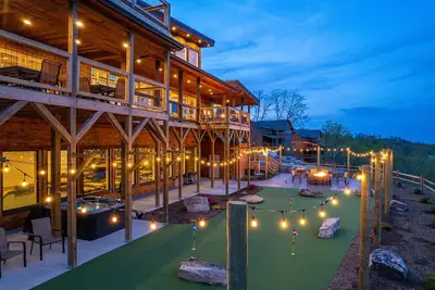 Image de NorthStar River Falls - Gorgeous indoor pool + private mini-golf course!