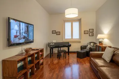 Image de Comfortable tastefully furnished apartment in a strategic position
