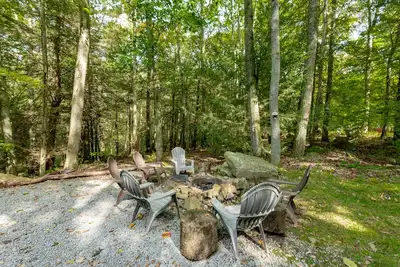 Image de Peaceful Escape w/ Hot Tub, Fireplaces & Fire Pit